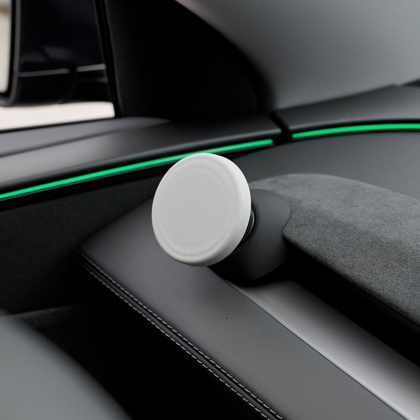 [Aisen] Hidden Cockpit Console Phone Bracket for Tesla Model Y Juniper & Model 3 Highland Anti-Slip Metal Base (Liquid Silicone Wrapped, Grey LHD/RHD 1-Pack)