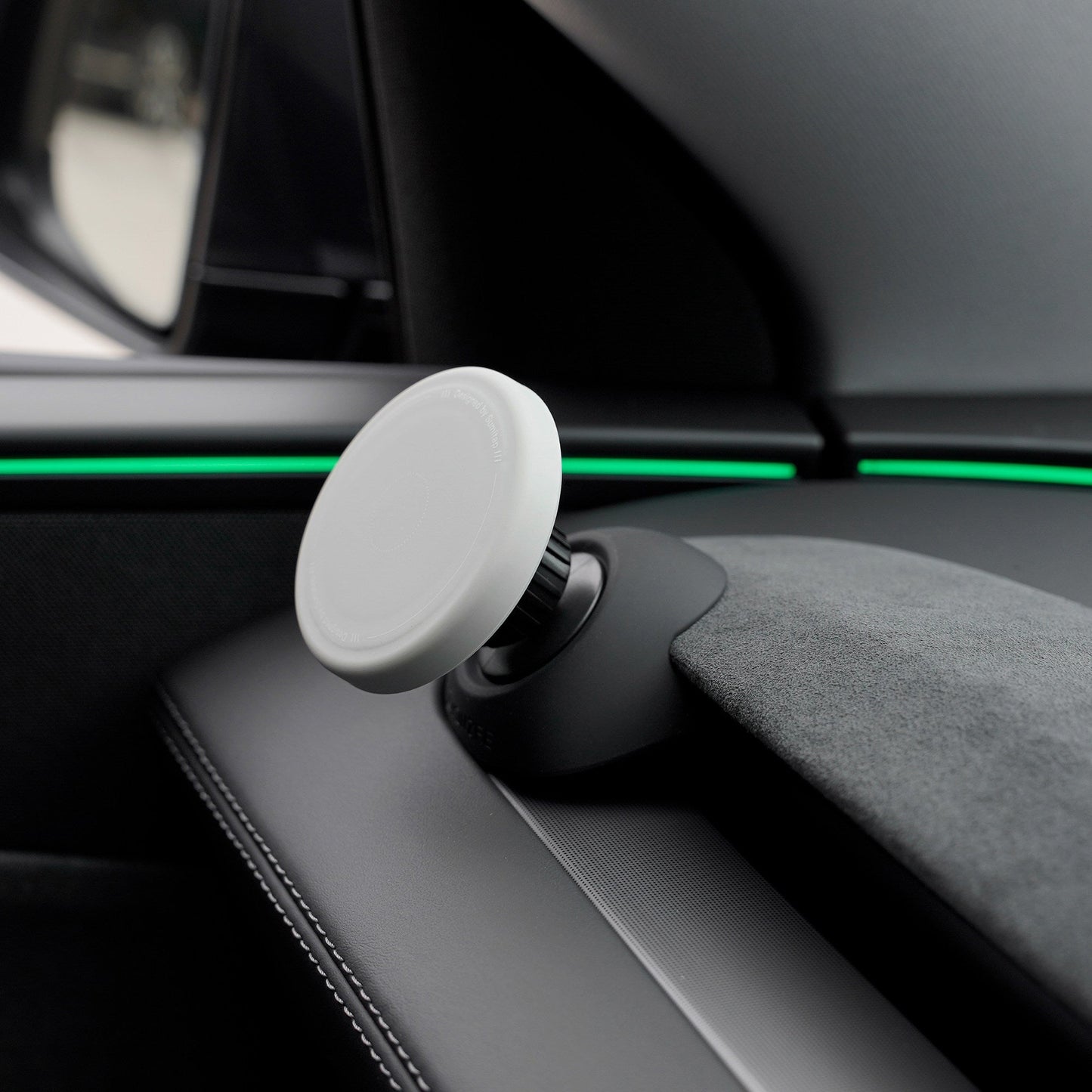 [Aisen] Hidden Cockpit Console Phone Bracket for Tesla Model Y Juniper & Model 3 Highland Anti-Slip Metal Base (Liquid Silicone Wrapped, Grey LHD/RHD 1-Pack)