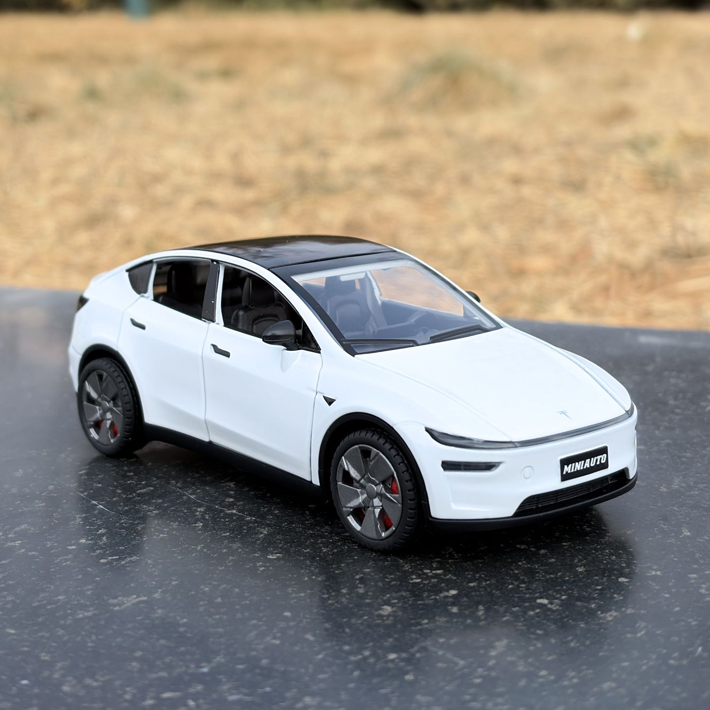 [Aisen] Diecast Metal Toy Car Model Collectible Miniature Vehicle for Tesla Model Y Juniper (Premium Diecast Zinc Alloy & High-Impact Polymer, 1:32 Scale Sound & Light 1PCS)