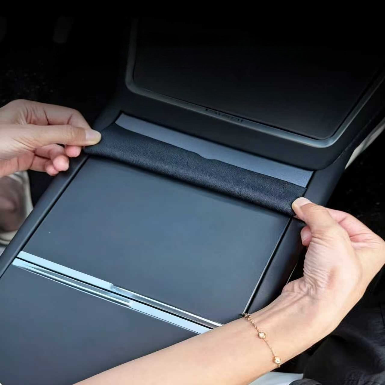 [Aisen] Center Console Static-Cling Anti-Slip Silicone Pad Cover Anti-Scratch Control Panel Protective Mat for Tesla Model 3 Highland & Model Y Juniper