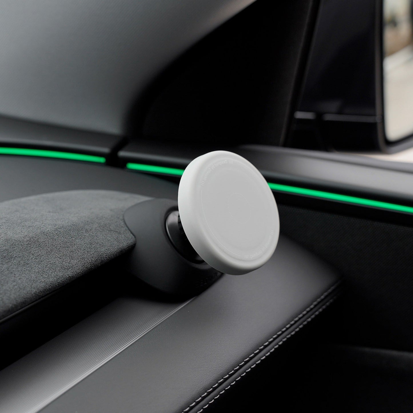[Aisen] Hidden Cockpit Console Phone Bracket for Tesla Model Y Juniper & Model 3 Highland Anti-Slip Metal Base (Liquid Silicone Wrapped, Grey LHD/RHD 1-Pack)